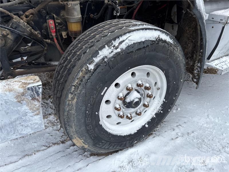 Peterbilt 567 Vetopöytäautot