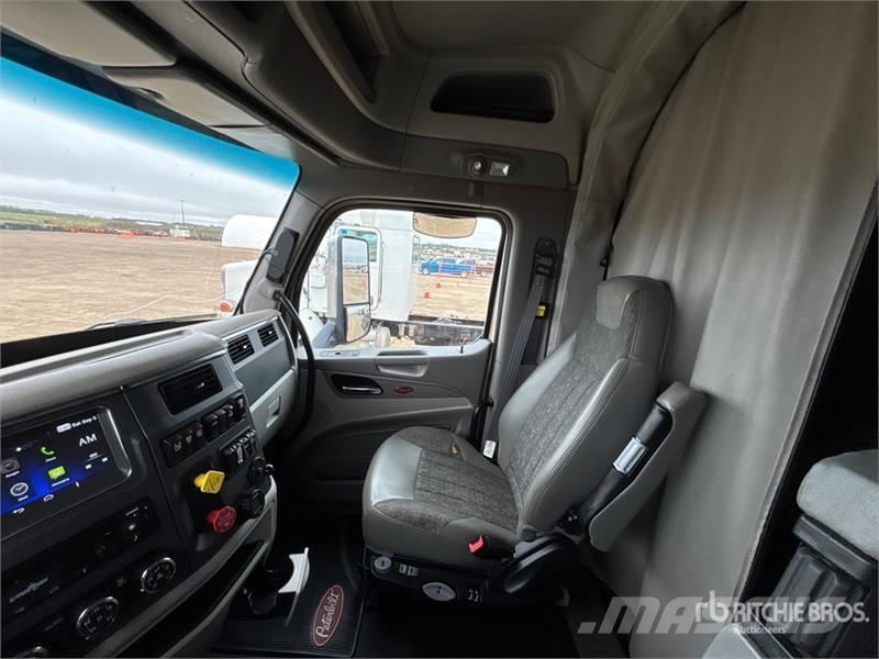 Peterbilt 567 Autotractoare