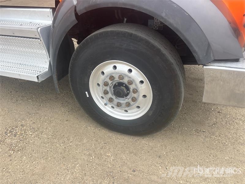 Peterbilt 567 Trekkers
