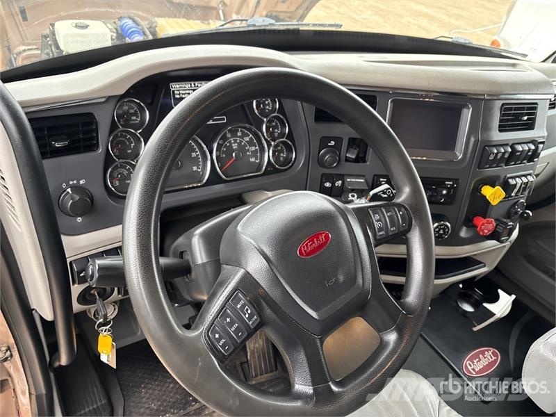Peterbilt 567 Autotractoare