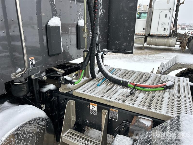 Peterbilt 567 Trekkers