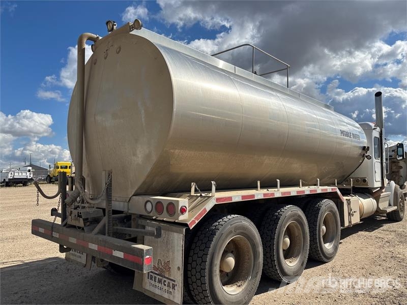 Peterbilt 567 4200 gal 8x6 Sleeper Tanker Truck Tovornjaki cisterne
