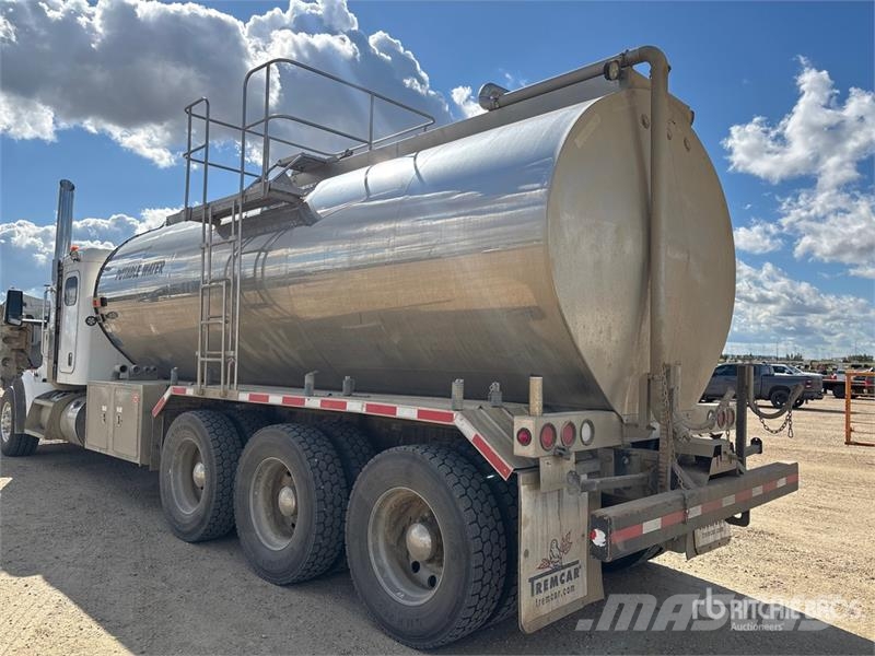 Peterbilt 567 4200 gal 8x6 Sleeper Tanker Truck Tovornjaki cisterne