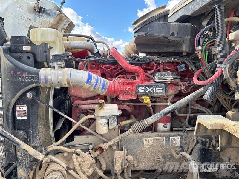 Peterbilt 567 4200 gal 8x6 Sleeper Tanker Truck Tovornjaki cisterne