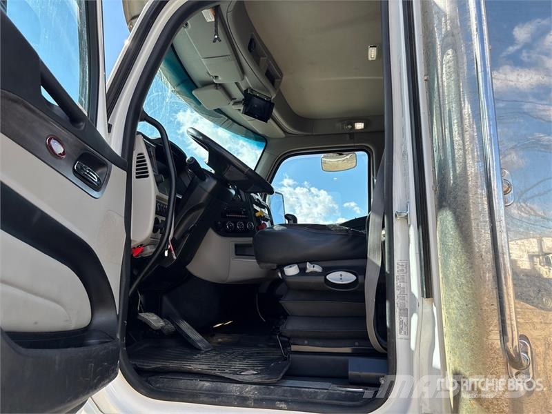 Peterbilt 567 4200 gal 8x6 Sleeper Tanker Truck Tovornjaki cisterne