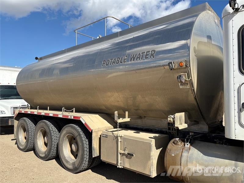 Peterbilt 567 4200 gal 8x6 Sleeper Tanker Truck Tovornjaki cisterne
