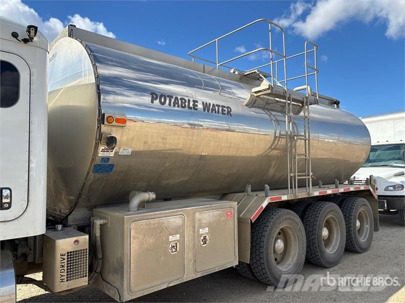 Peterbilt 567 4200 gal 8x6 Sleeper Tanker Truck Tovornjaki cisterne