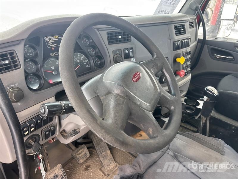 Peterbilt 567 6x4 Roll-Off Truck Komunalni tovornjaki