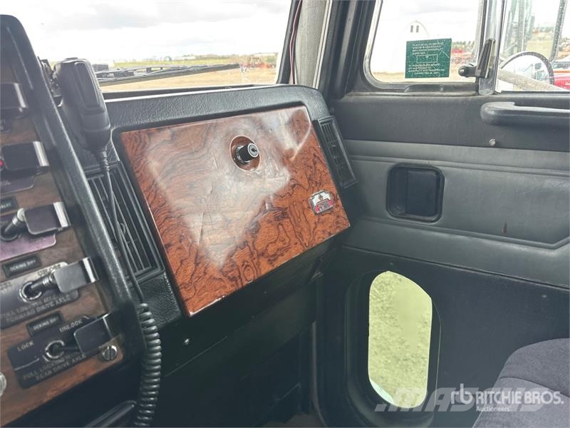 Peterbilt 567 6x4 T/A Dump Truck Tippbil