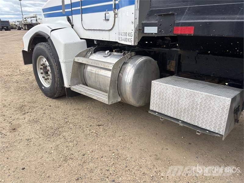 Peterbilt 567 6x4 T/A Dump Truck Tippbil
