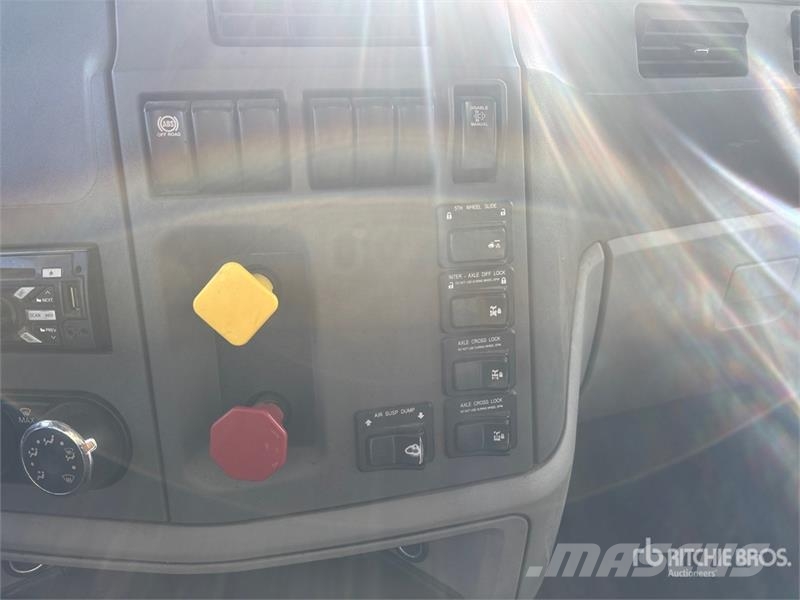 Peterbilt 567 6x4 T/A Dump Truck Bañeras basculantes usadas