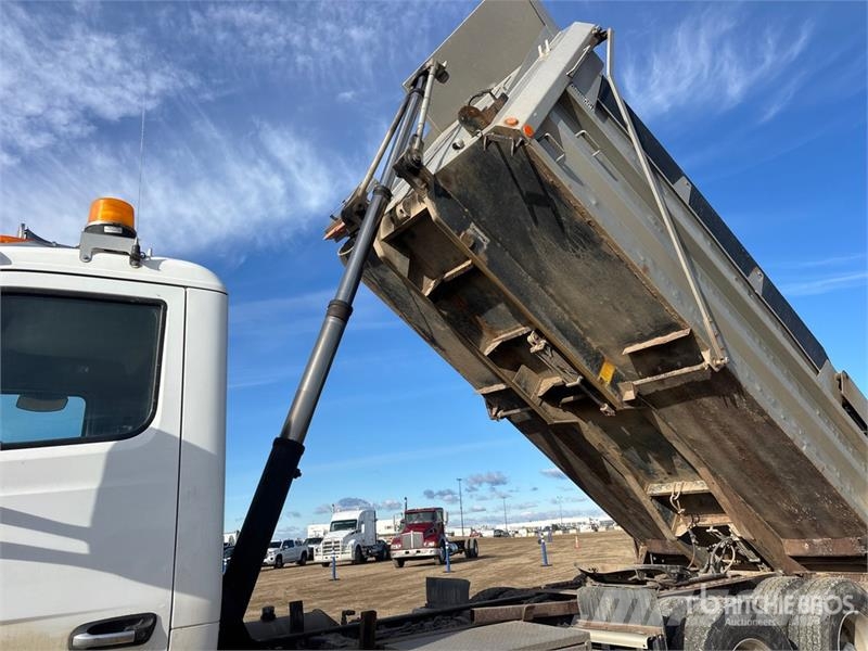 Peterbilt 567 6x4 T/A Dump Truck Bañeras basculantes usadas