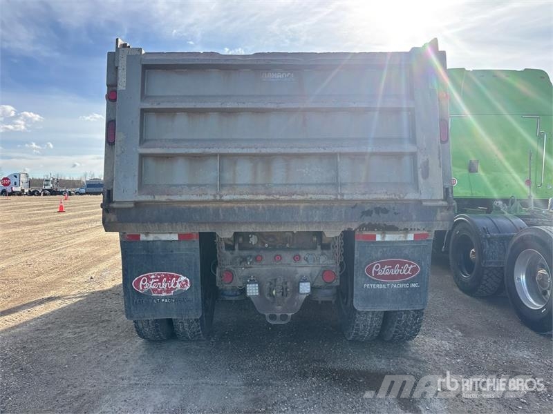 Peterbilt 567 6x4 T/A Dump Truck Bañeras basculantes usadas