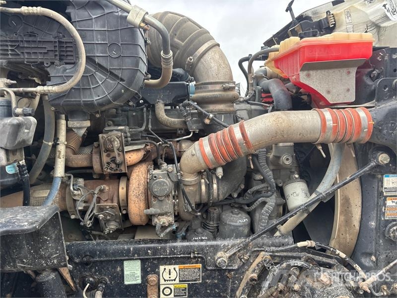 Peterbilt 567 6x4 T/A Dump Truck Camion ribaltabili