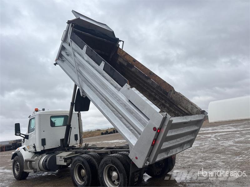 Peterbilt 567 6x4 T/A Dump Truck Camion ribaltabili
