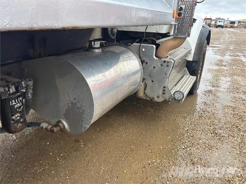 Peterbilt 567 6x4 T/A Dump Truck Camion ribaltabili