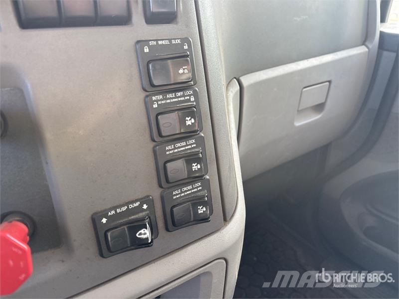 Peterbilt 567 6x4 T/A Dump Truck Bañeras basculantes usadas