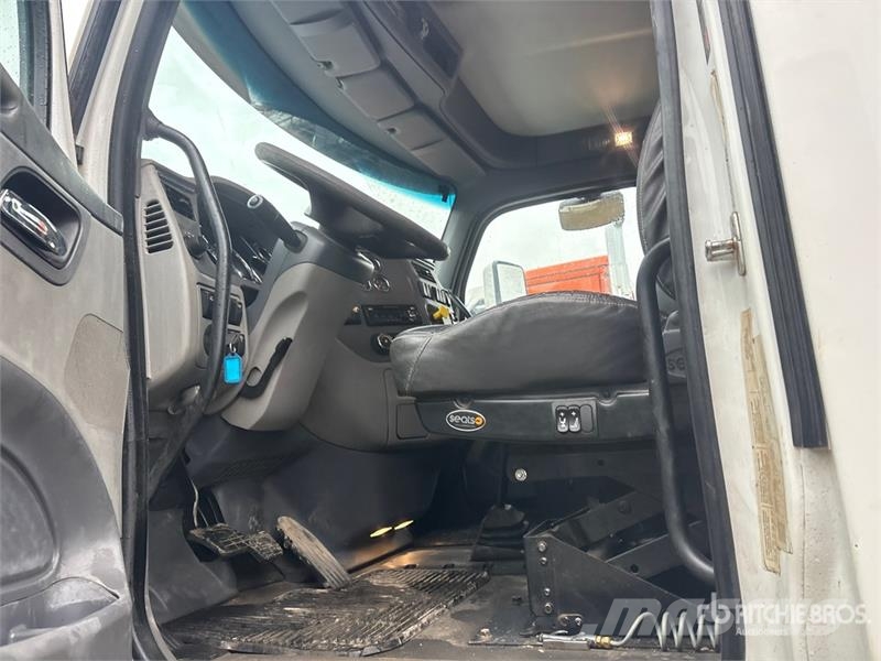 Peterbilt 567 6x4 T/A Dump Truck Camion ribaltabili