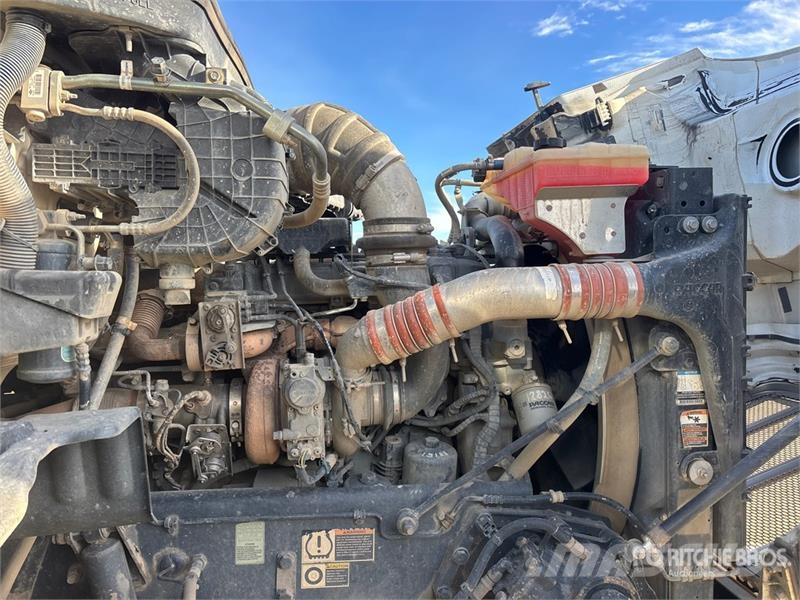 Peterbilt 567 6x4 T/A Dump Truck Bañeras basculantes usadas
