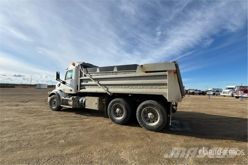 Peterbilt 567 6x4 T/A Dump Truck Bañeras basculantes usadas
