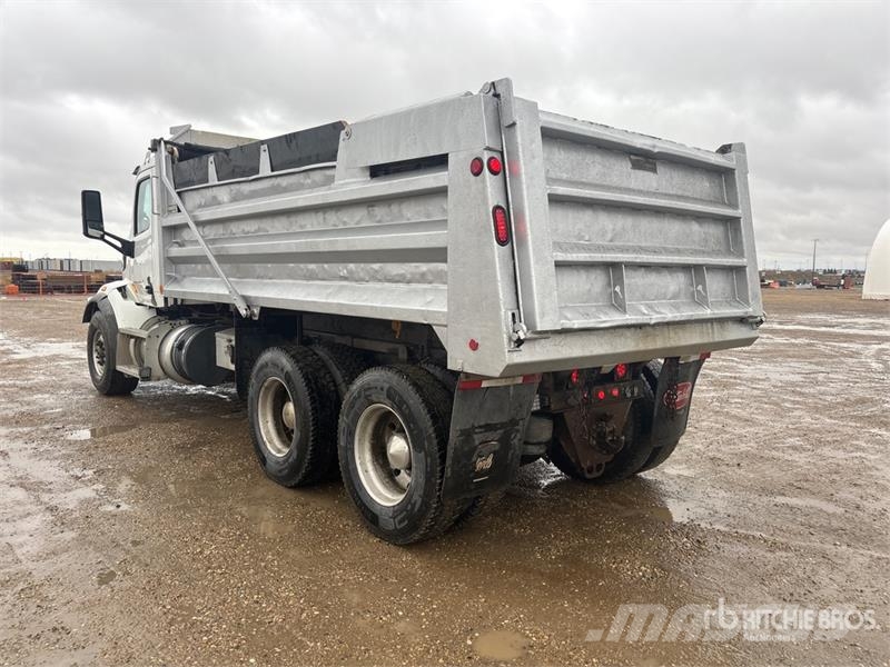 Peterbilt 567 6x4 T/A Dump Truck Camion ribaltabili