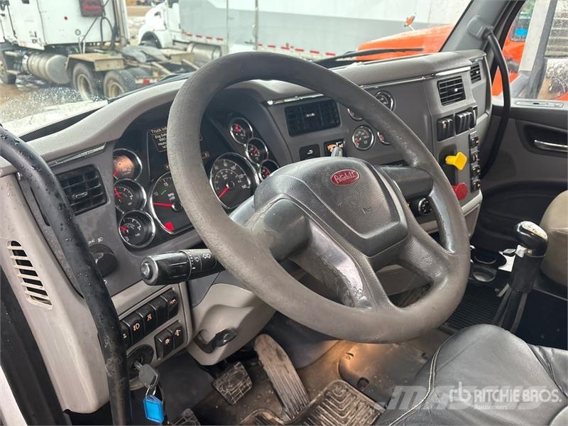 Peterbilt 567 6x4 T/A Dump Truck Camion ribaltabili