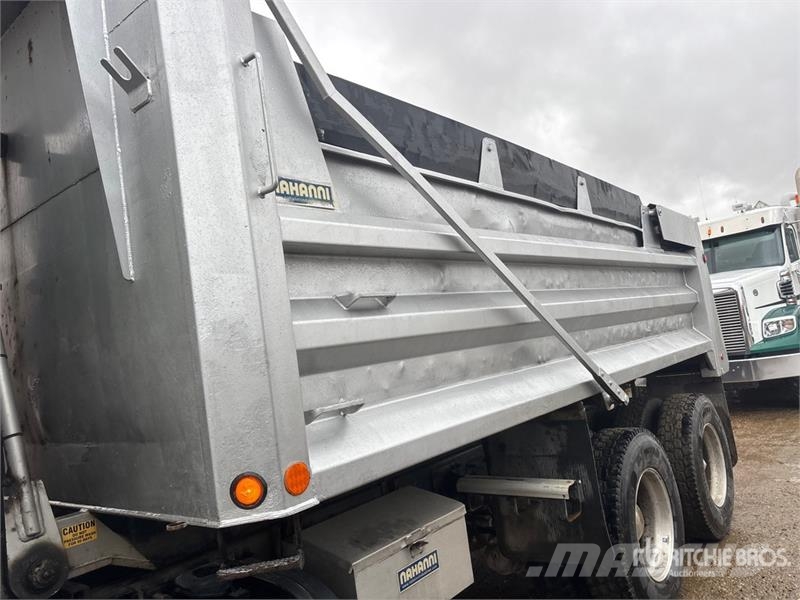 Peterbilt 567 6x4 T/A Dump Truck Camion ribaltabili