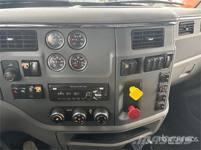 Peterbilt 567 6x4 T/A Dump Truck Camion ribaltabili