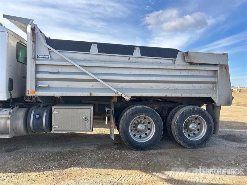 Peterbilt 567 6x4 T/A Dump Truck Bañeras basculantes usadas