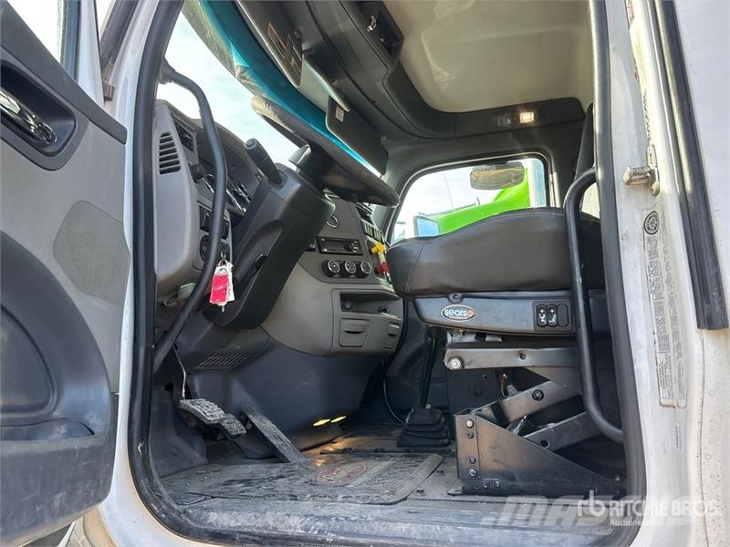 Peterbilt 567 6x4 T/A Dump Truck Bañeras basculantes usadas