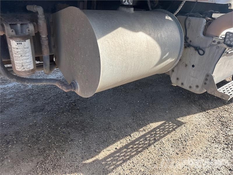 Peterbilt 567 6x4 T/A Dump Truck Bañeras basculantes usadas