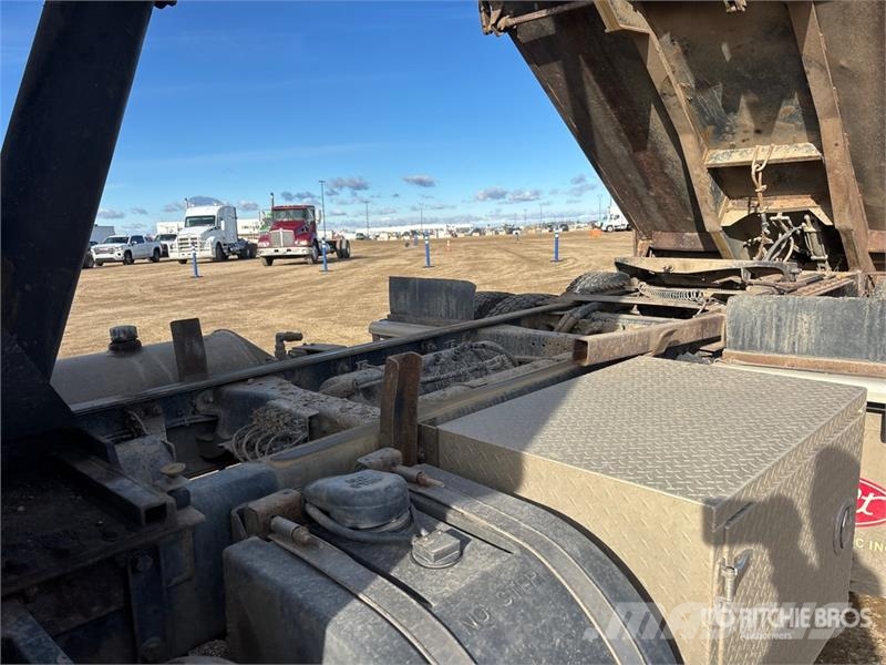 Peterbilt 567 6x4 T/A Dump Truck Bañeras basculantes usadas