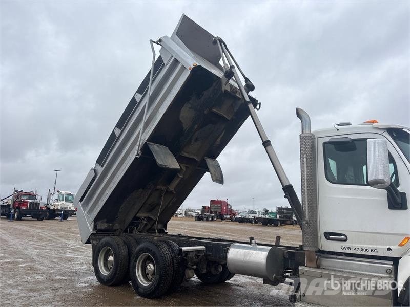 Peterbilt 567 6x4 T/A Dump Truck Camion ribaltabili