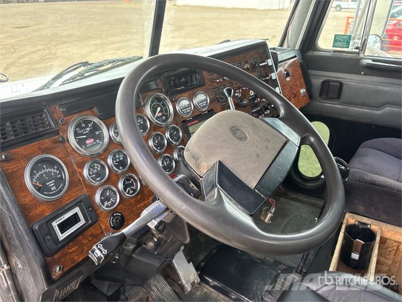 Peterbilt 567 6x4 T/A Dump Truck Tippbil
