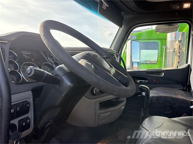 Peterbilt 567 6x4 T/A Dump Truck Bañeras basculantes usadas