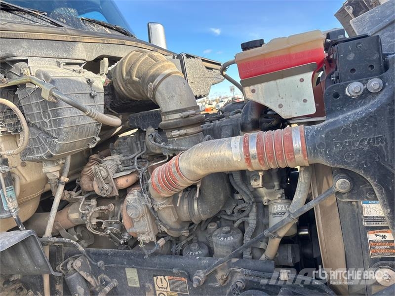 Peterbilt 567 6x4 T/A Dump Truck Bañeras basculantes usadas