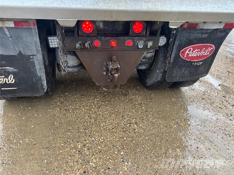 Peterbilt 567 6x4 T/A Dump Truck Camion ribaltabili