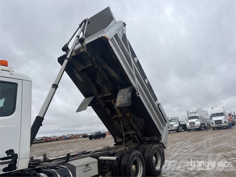 Peterbilt 567 6x4 T/A Dump Truck Camion ribaltabili