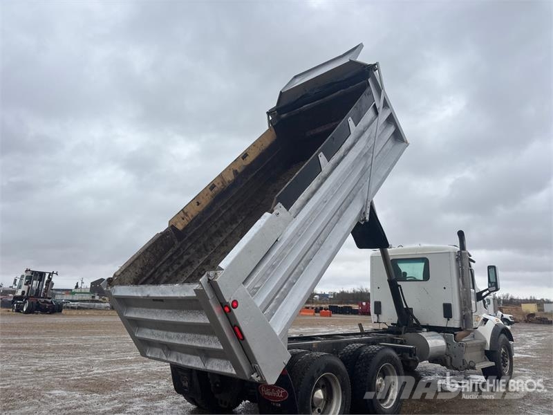 Peterbilt 567 6x4 T/A Dump Truck Camion ribaltabili