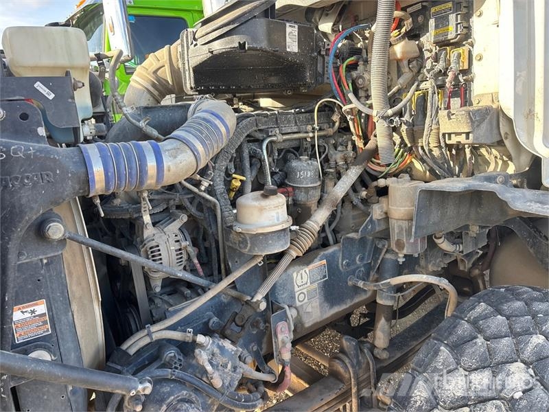 Peterbilt 567 6x4 T/A Dump Truck Bañeras basculantes usadas