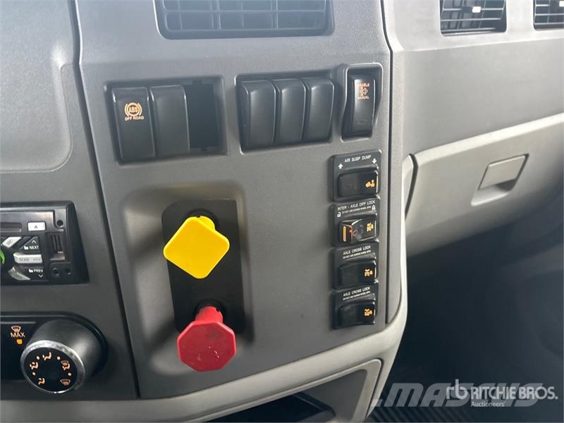 Peterbilt 567 6x4 T/A Dump Truck Camion ribaltabili