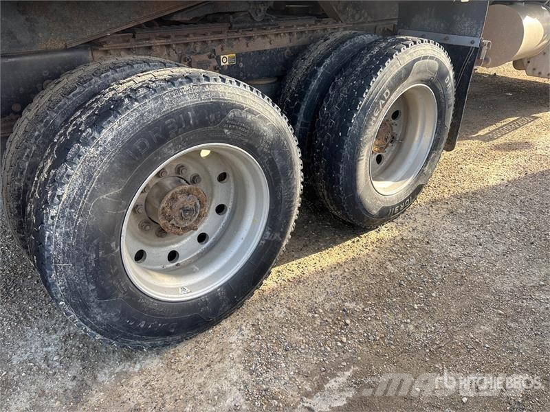 Peterbilt 567 6x4 T/A Dump Truck Bañeras basculantes usadas