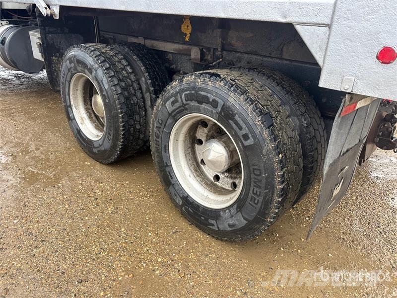 Peterbilt 567 6x4 T/A Dump Truck Camion ribaltabili