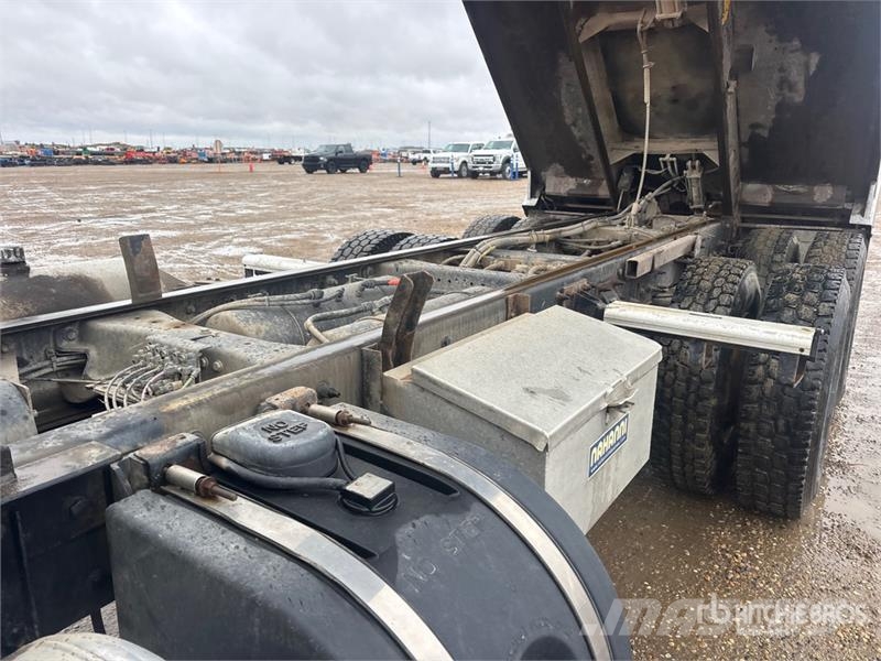Peterbilt 567 6x4 T/A Dump Truck Camion ribaltabili