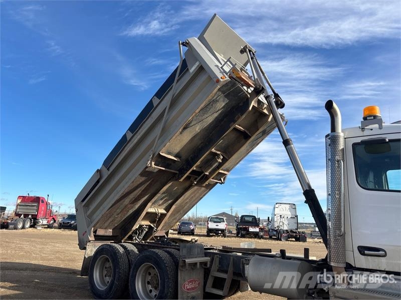 Peterbilt 567 6x4 T/A Dump Truck Bañeras basculantes usadas