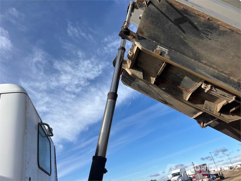 Peterbilt 567 6x4 T/A Dump Truck Bañeras basculantes usadas