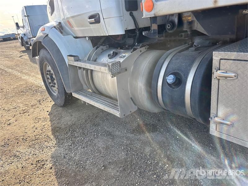 Peterbilt 567 6x4 T/A Dump Truck Bañeras basculantes usadas