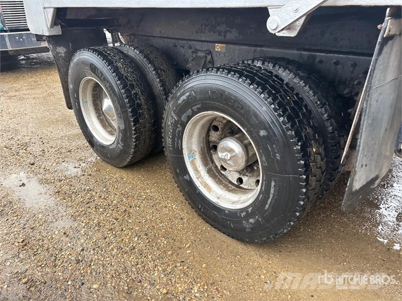 Peterbilt 567 6x4 T/A Dump Truck Camion ribaltabili