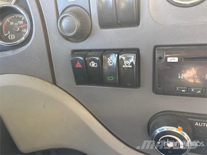 Peterbilt 567 6x4 T/A Dump Truck Bañeras basculantes usadas
