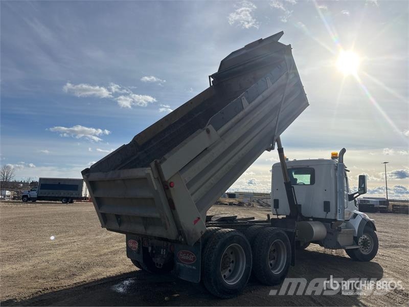 Peterbilt 567 6x4 T/A Dump Truck Bañeras basculantes usadas